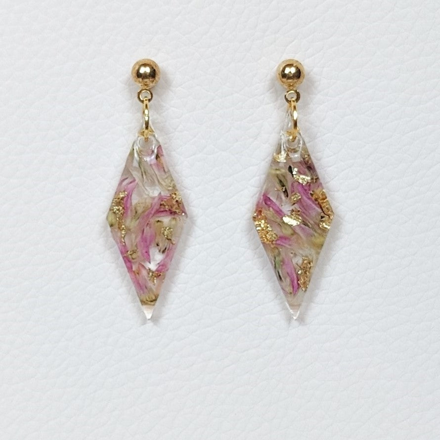 Elongated diamond shape flower preservation earring in resin