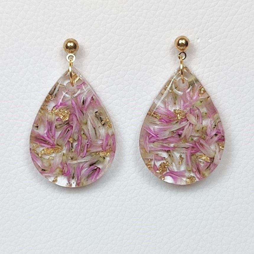 Pear shape flower preservation earring in resin