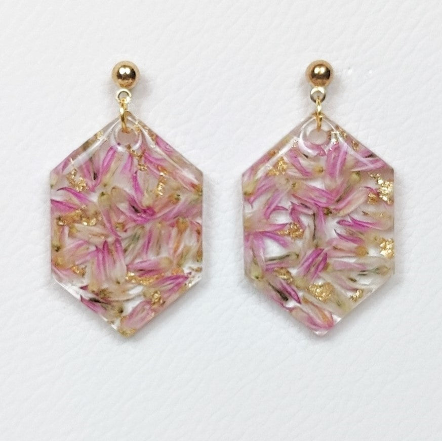 Hexagon shape flower preservation earring in resin