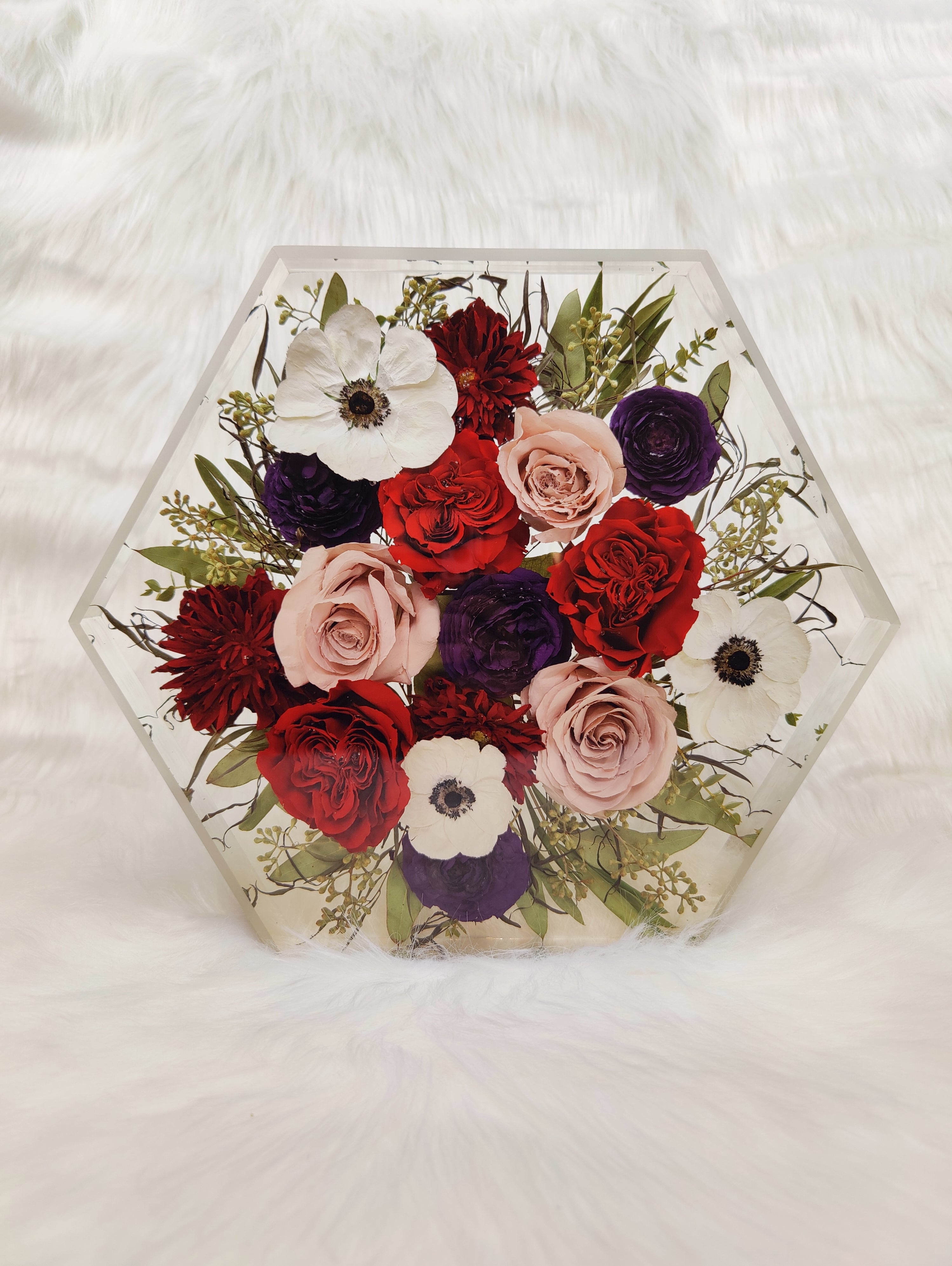 Preserve your flowers forever in their original shape with a 3D resin block