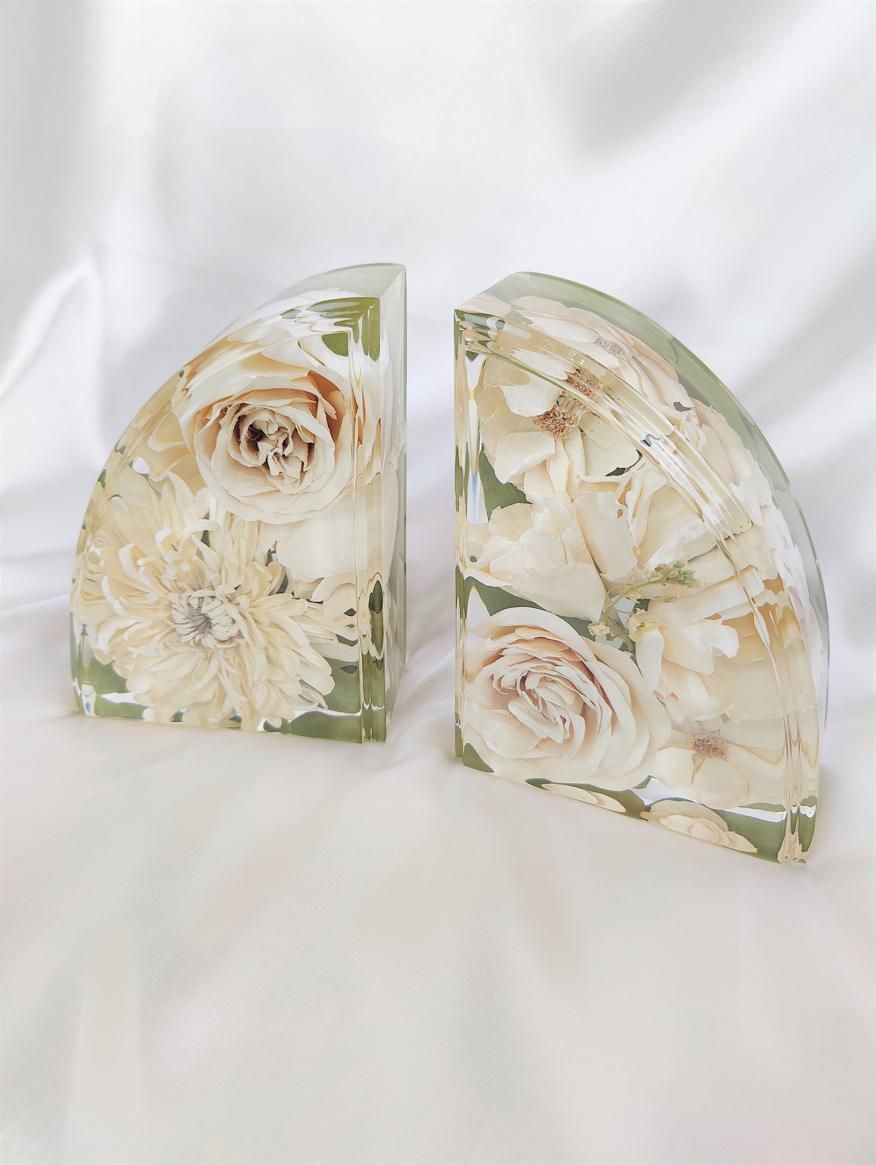 Personalized flowers reserved Bookends in 3D resin blocks