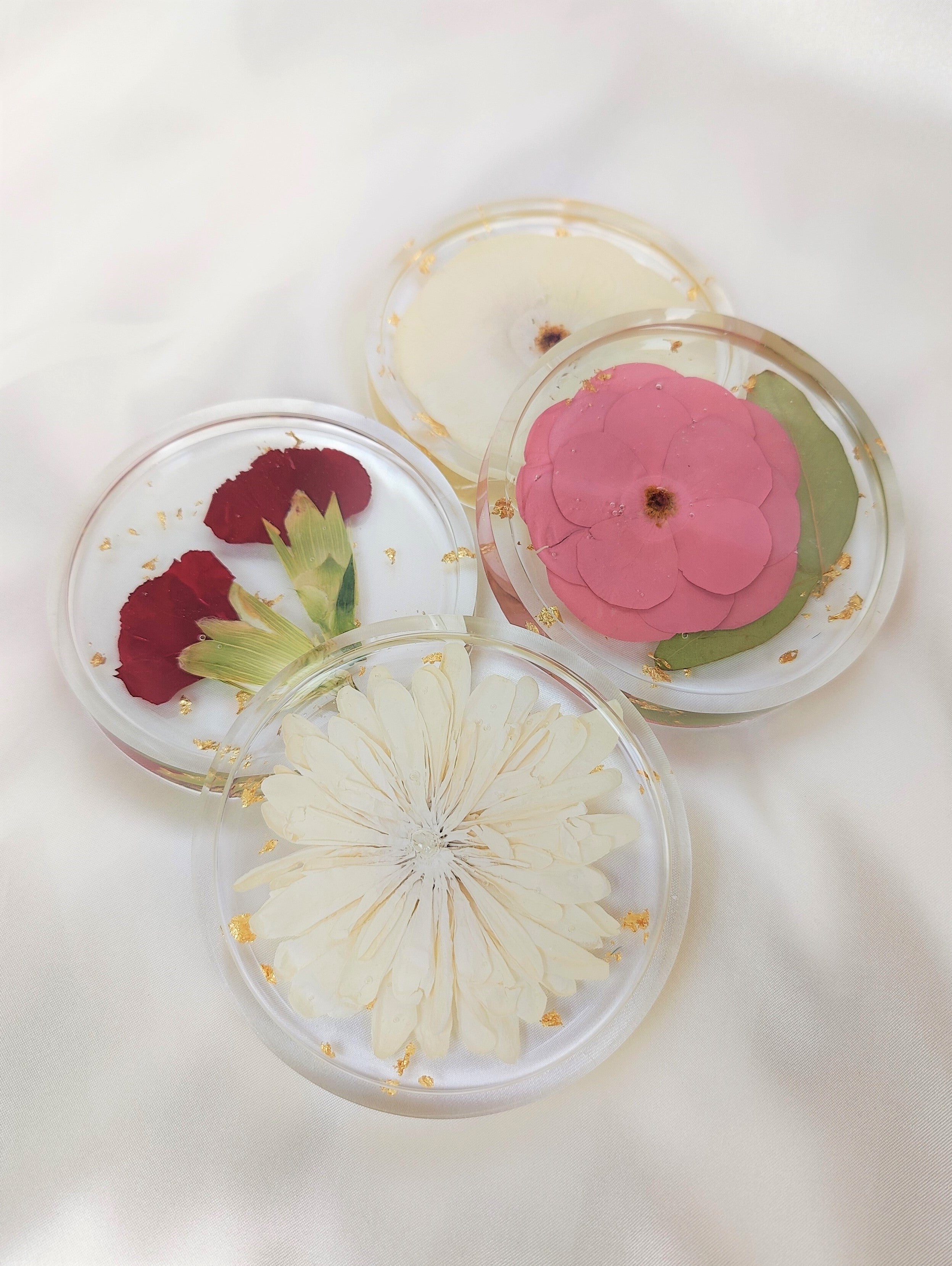 Floral coasters in resin as a bouquet preservation item 