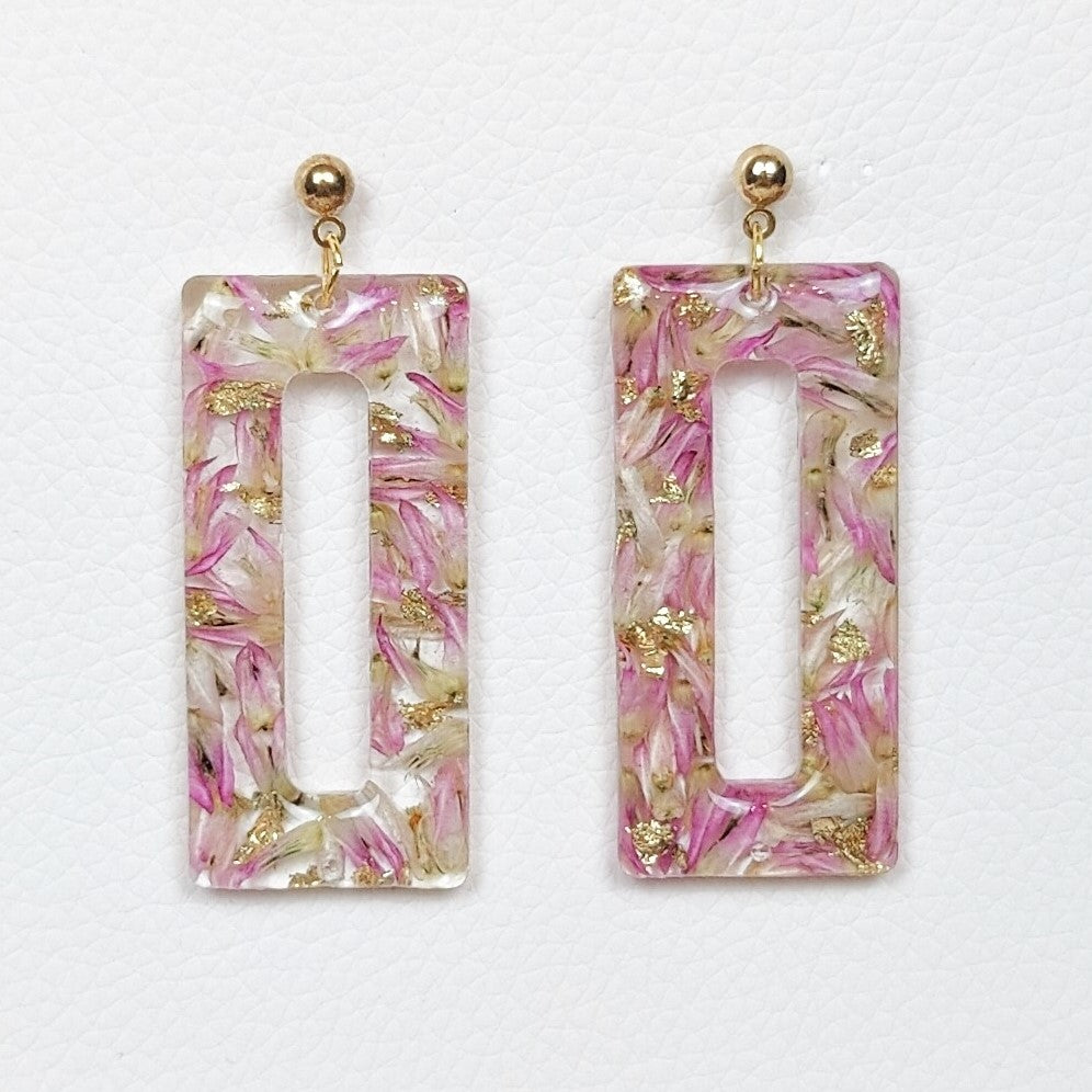 Open in the middle rectangle shape flower preservation earring in resin