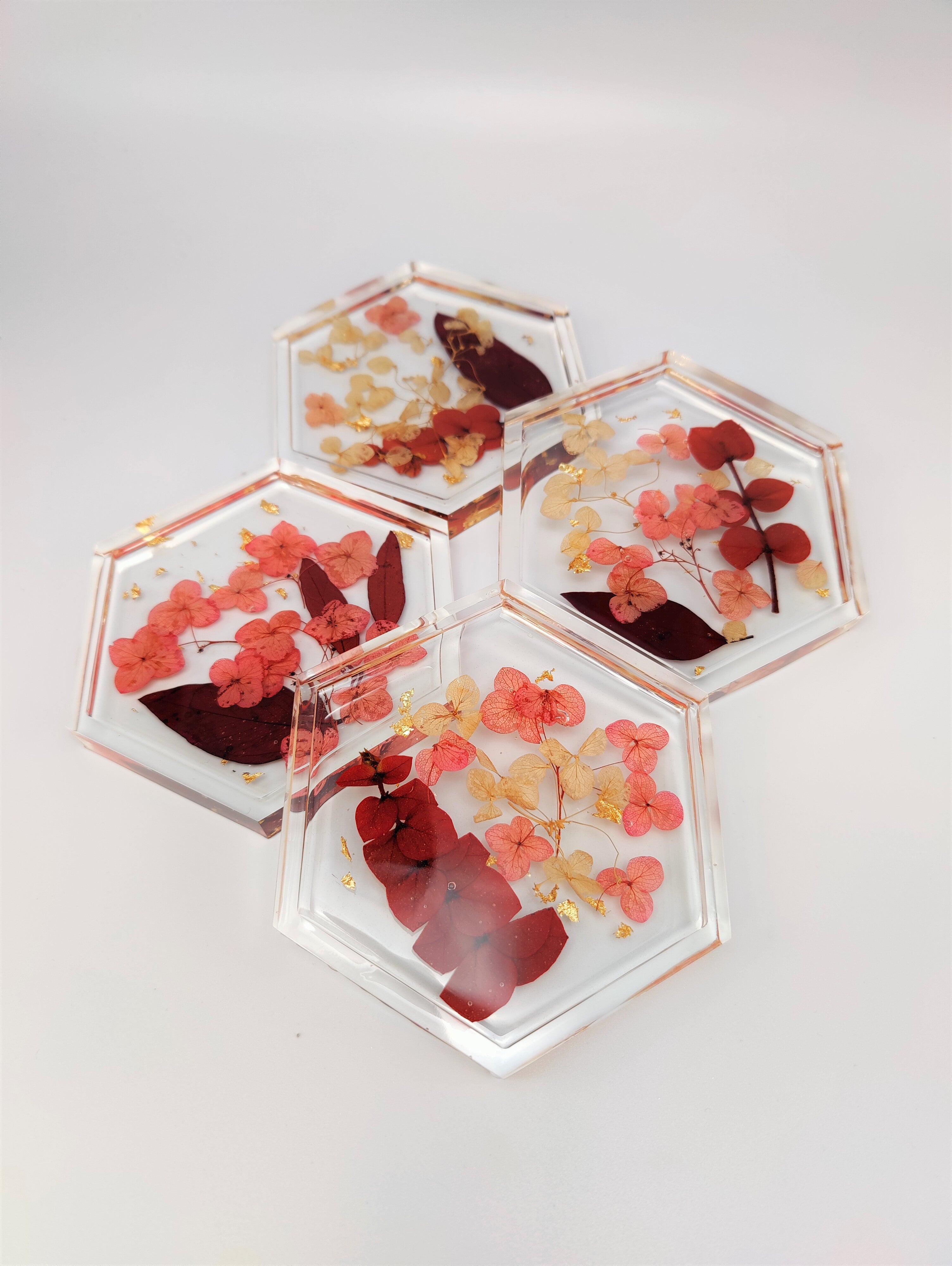 Floral coasters in resin as a bouquet preservation item 